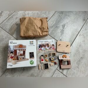 NIB PlanToys Plan Toys PlanWorld Minis 6615 The Bakery
Brand new in box! Retired